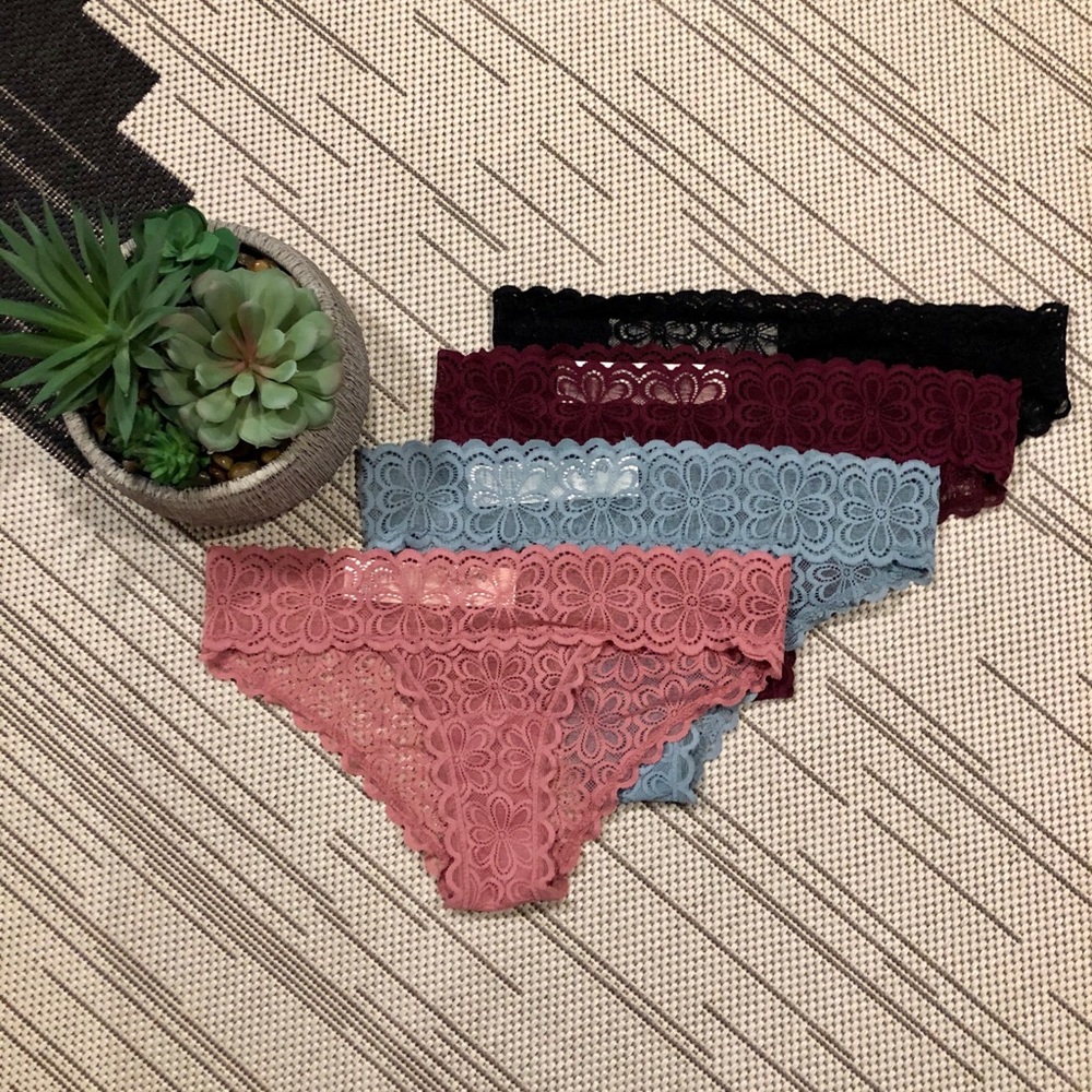 NWOT | GILLY HICKS | LACE PANTIES